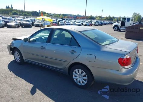 2005 Toyota Camry Le z USA, uszkodzony, nr VIN JTDBE30K553000871